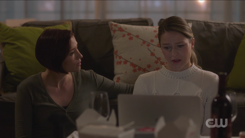 Supergirl episode 608: Danvers Sisters, Alex comforts Kara as she cries.