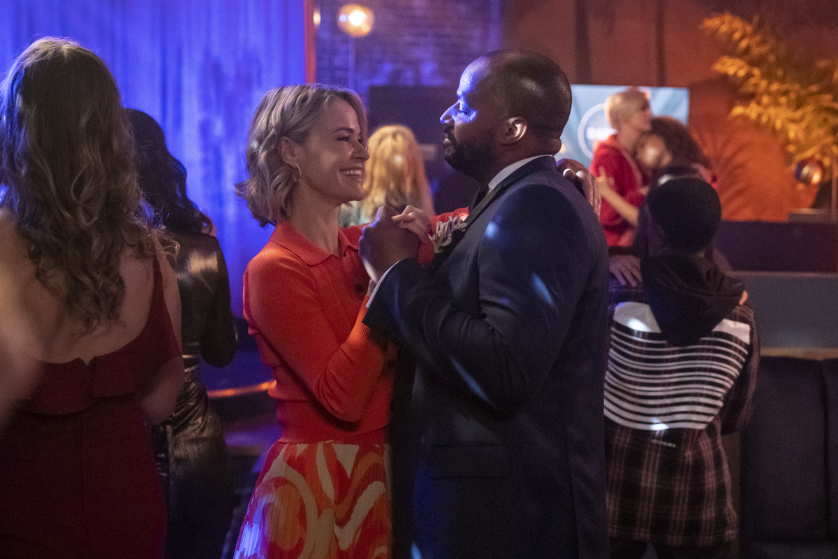 206 - Love Shack (L-R): Leisha Hailey as Alice and Donald Faison as Tom in THE L WORD: GENERATION Q “Love Shack”. Photo Credit: Liz Morris/SHOWTIME.