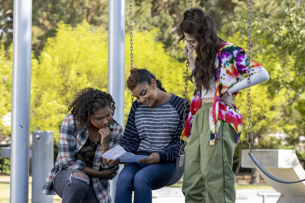 210 - Last Call (L-R): Jordan Hull as Angie, Brook'Lynn Sanders as Kayla and Sophie Giannamore as Jordie in THE L WORD: GENERATION Q “Last Call”. Photo Credit: Paul Sarkis/SHOWTIME.