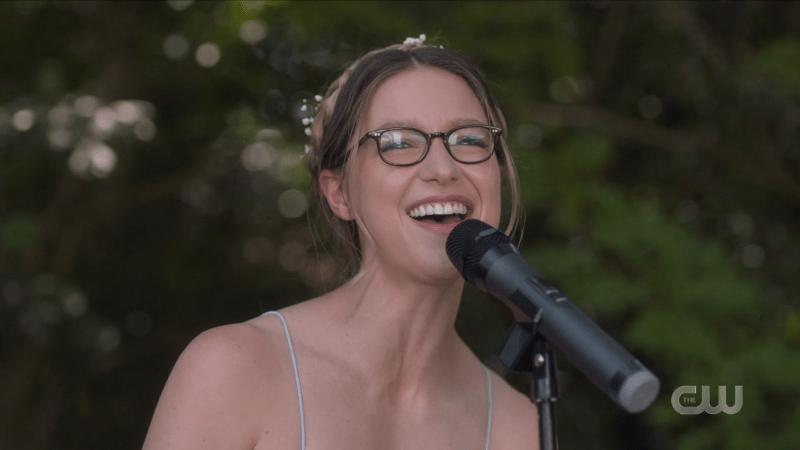 Sweet Kara Danvers sings at her sister's wedding