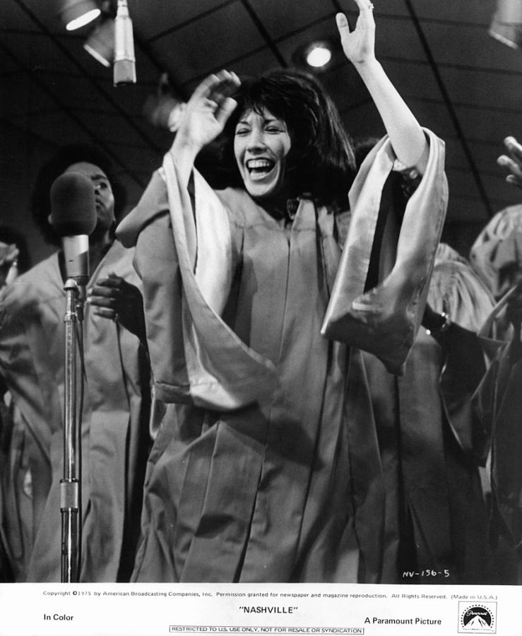 Lily Tomlin singing a gospel song in a scene from the film 'Nashville', 1975. (Photo by Paramount/Getty Images)