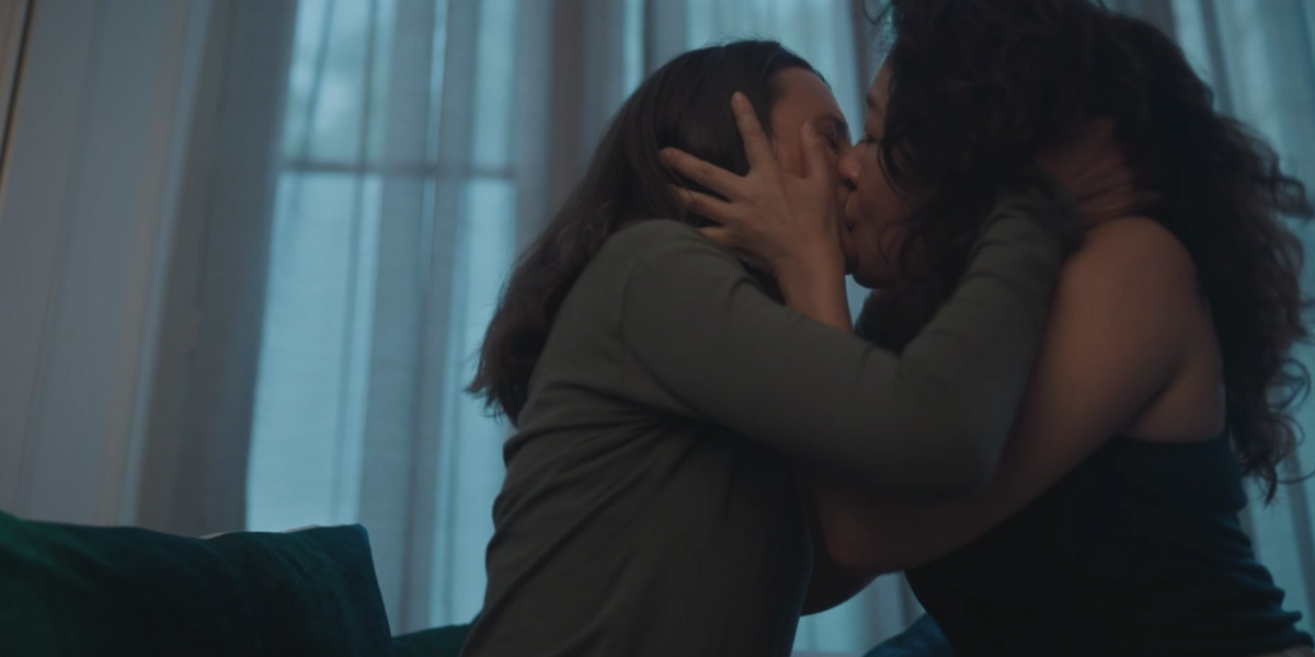 “Killing Eve” 404 Recap: Eve and Hélène Share a Bath, Some Soup, and Spit