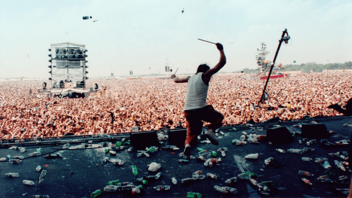 Kid Rock stomping around on stage