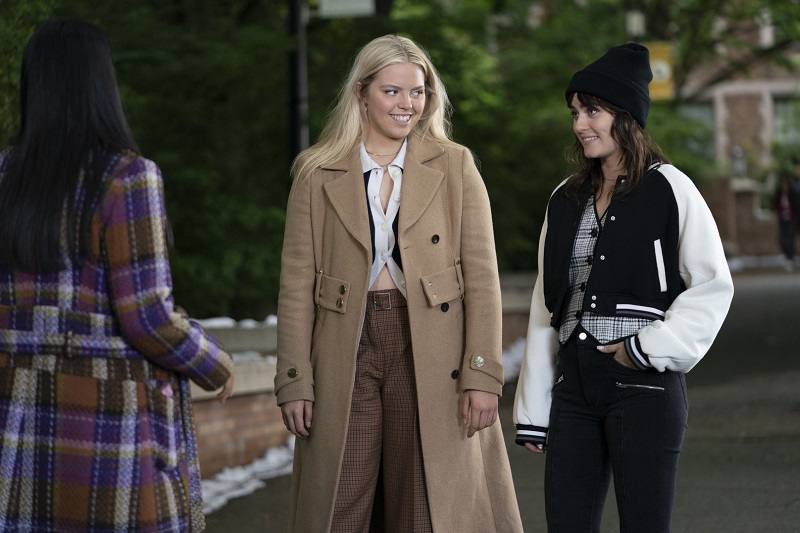 Leighton and Sara run into Bela after their hook-up. Leighton''s wearing a long camel brown topcoat. Her shirt is barely visible but only two buttons of her blouse are buttoned. Sara's wearing a varsity jacket, black jeans and a beanie.