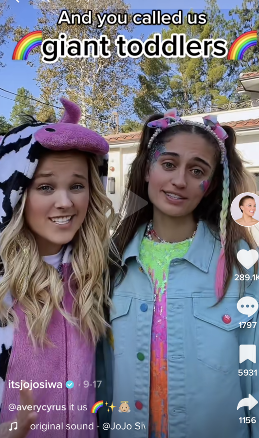 JoJo and Avery on TikTok dressed up goofy