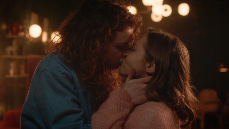 Vampire Academy: Meredith and Mia kiss