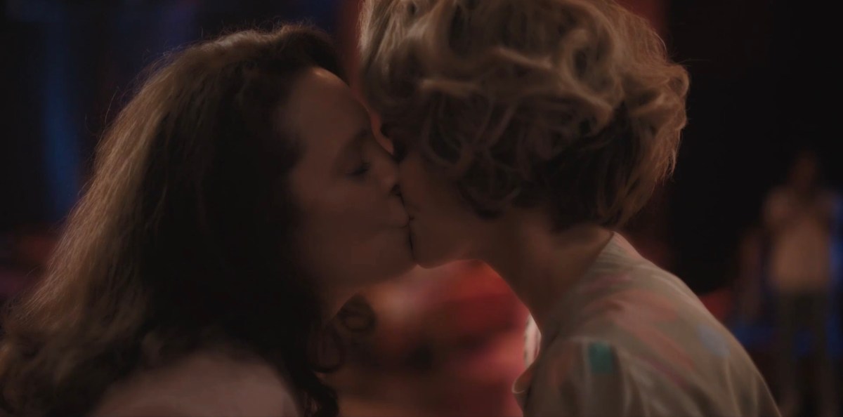 Dana and Alice kiss