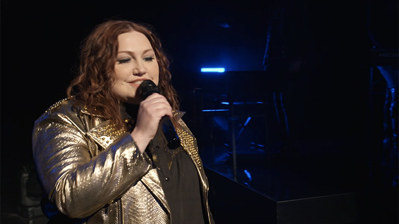 Beth Ditto as Gigi Roman sings in the Monarch series finale. 