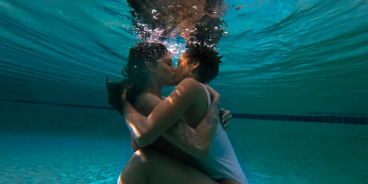 Isla and Ruby kiss underwater