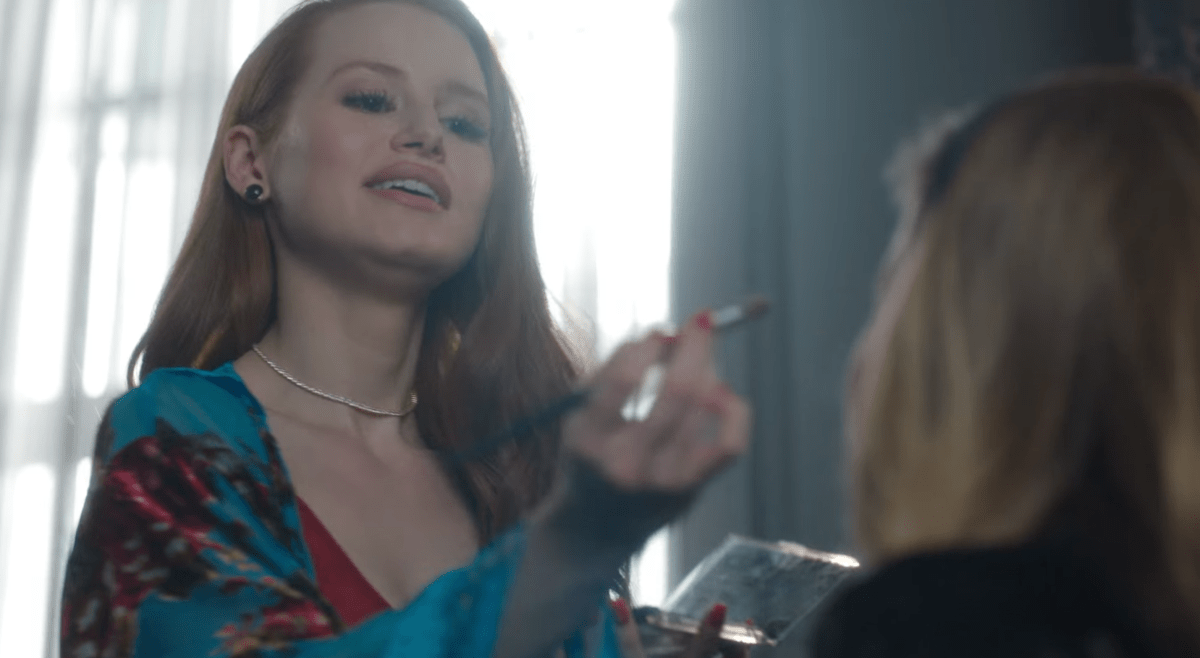 Cheryl does Polly's makeup on Riverdale