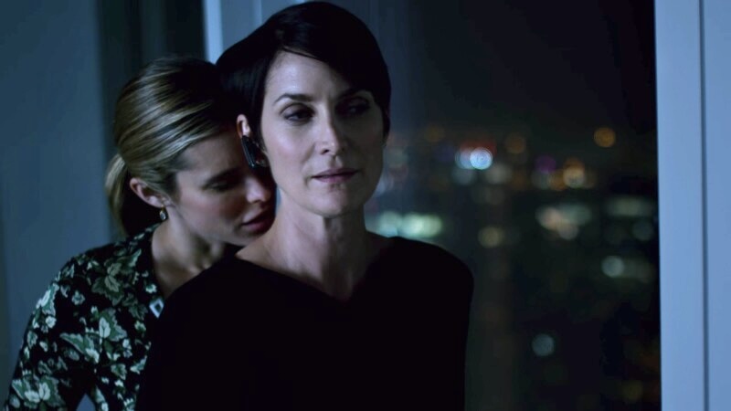 Susie Abromeit and Carrie-Anne Moss as Pam and Jeri Hogarth