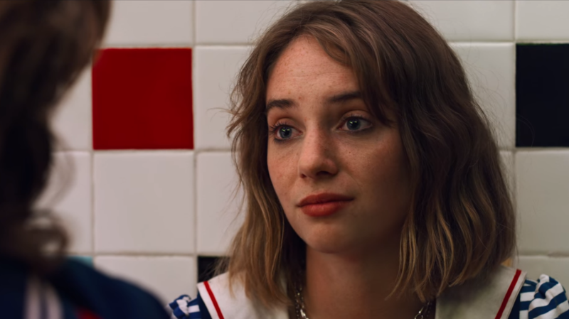 Maya Hawke as Robin Buckley 