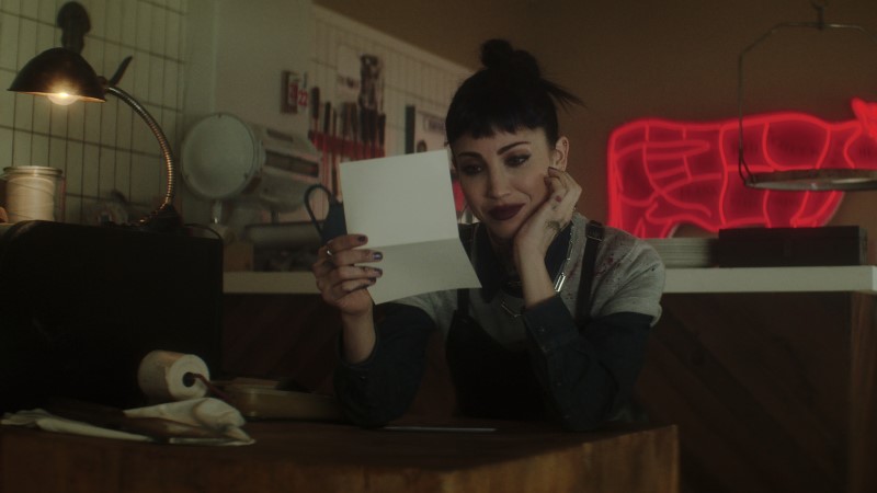 Dead Boy Detectives: Jenny looks smitten by the lesbian love letter she's reading