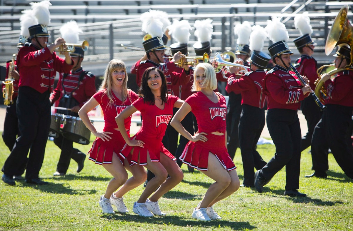 glee cheerleaders performing