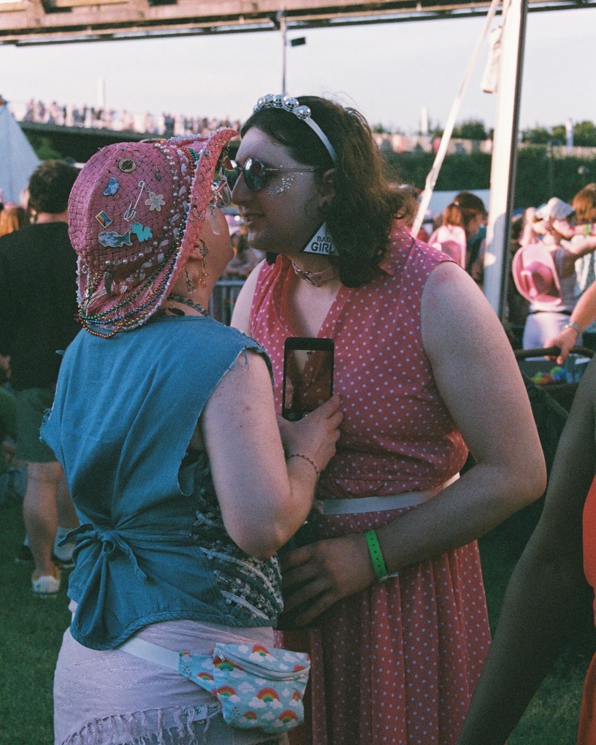 Two queers smooching at Chappell Roan