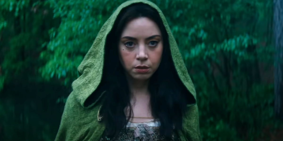 Agatha All Along Aubrey Plaza - Aubrey Plaza in a green cloak