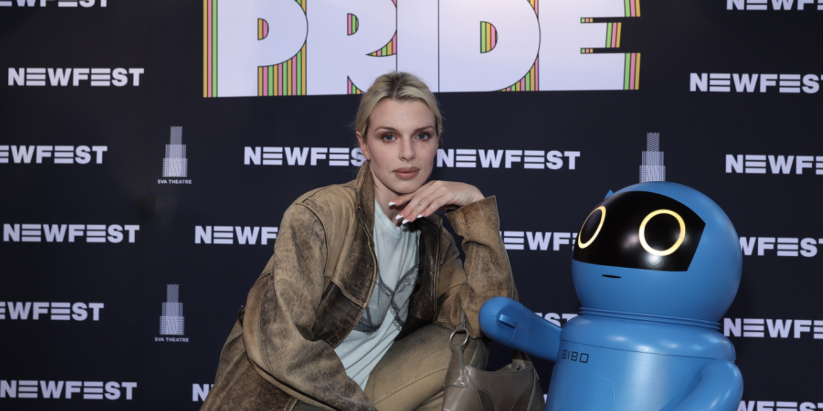 Julia Fox Comes Out as a Lesbian and Lesbians Everywhere Are Singing “I’m So Julia”