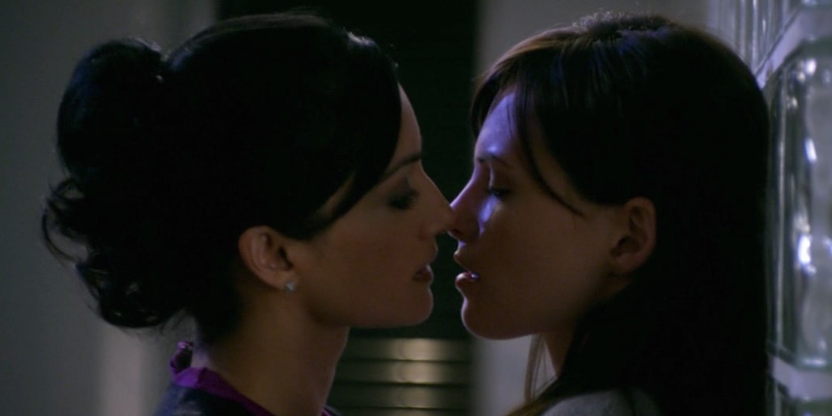 KALINDA and Lana kissing in The Good Wife