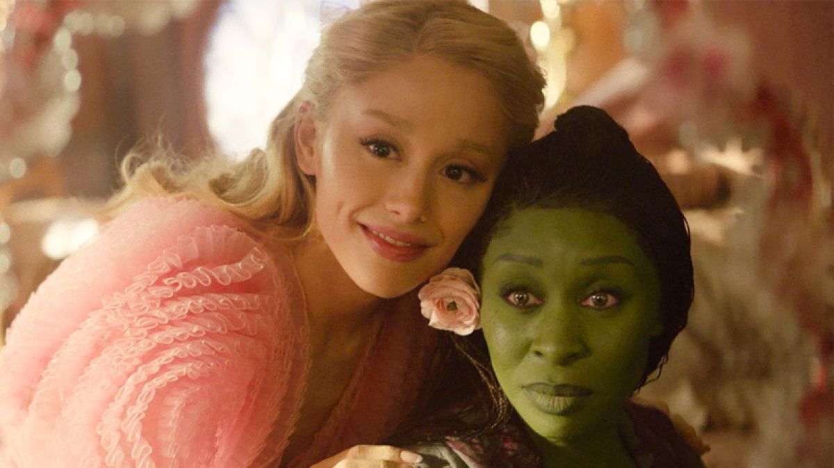 Glinda and Elphaba in Wicked