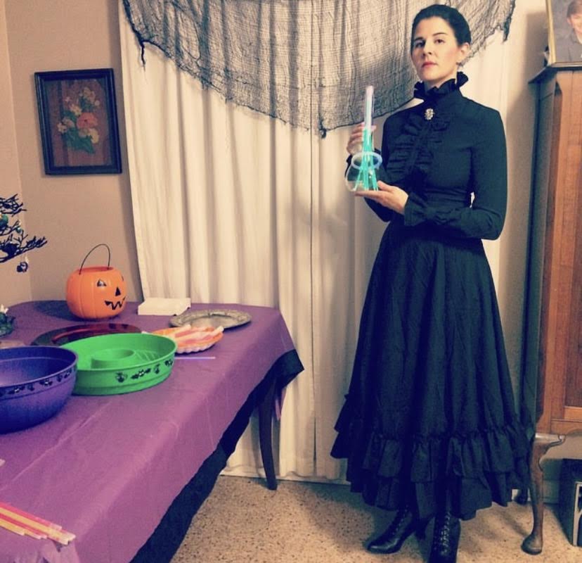 Kristen dressed as Marie Curie for Halloween