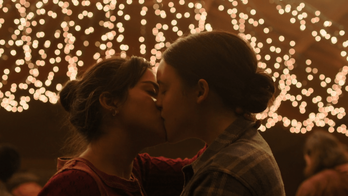 The Last of Us: Ellie and Dina kiss at the dance