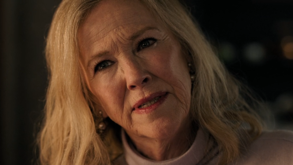 The last of Us: Catherine O'Hara as Gail cocking her head at Joel