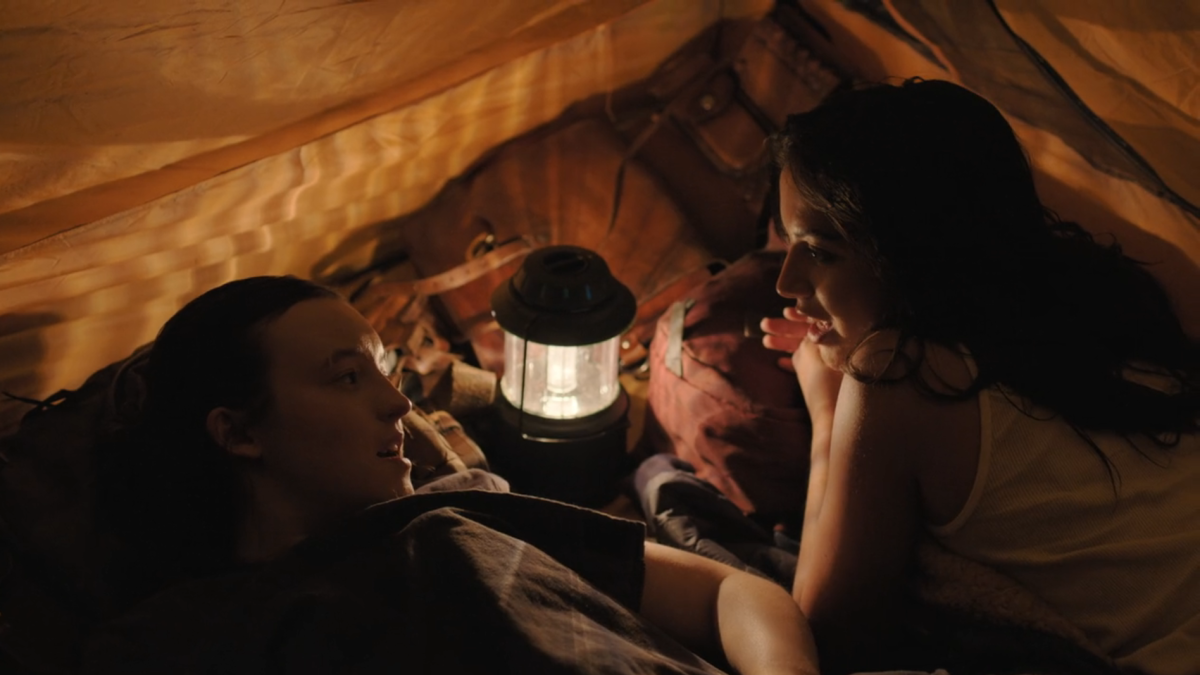The Last of Us 203-8 ellie and dina in the tent