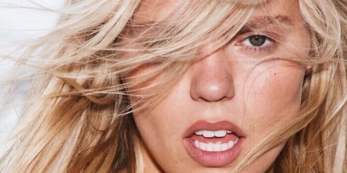 A close up of Reneé Rapp promoting her new single 
