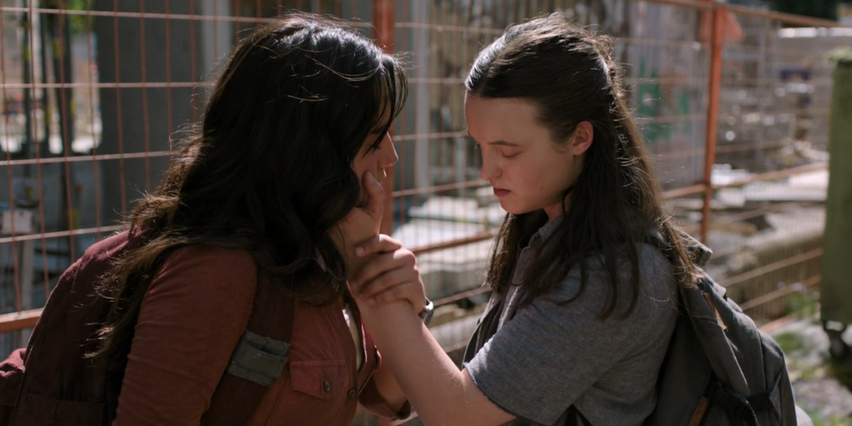 The Last of Us 205: Ellie holds Dina's face lovingly