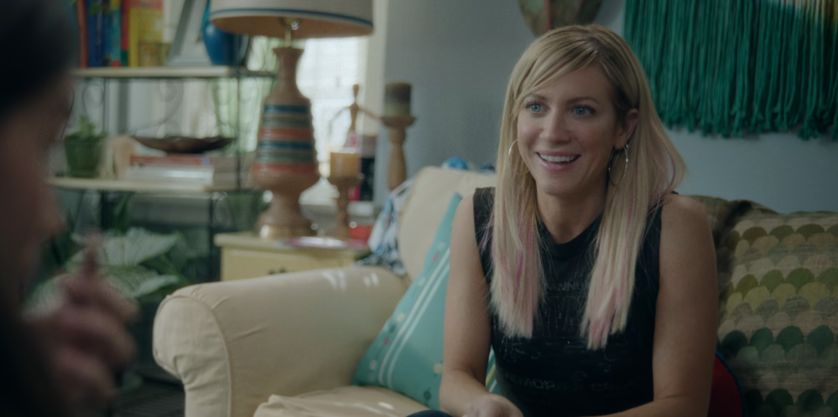 sophie with pink hair in The Hunting Wives