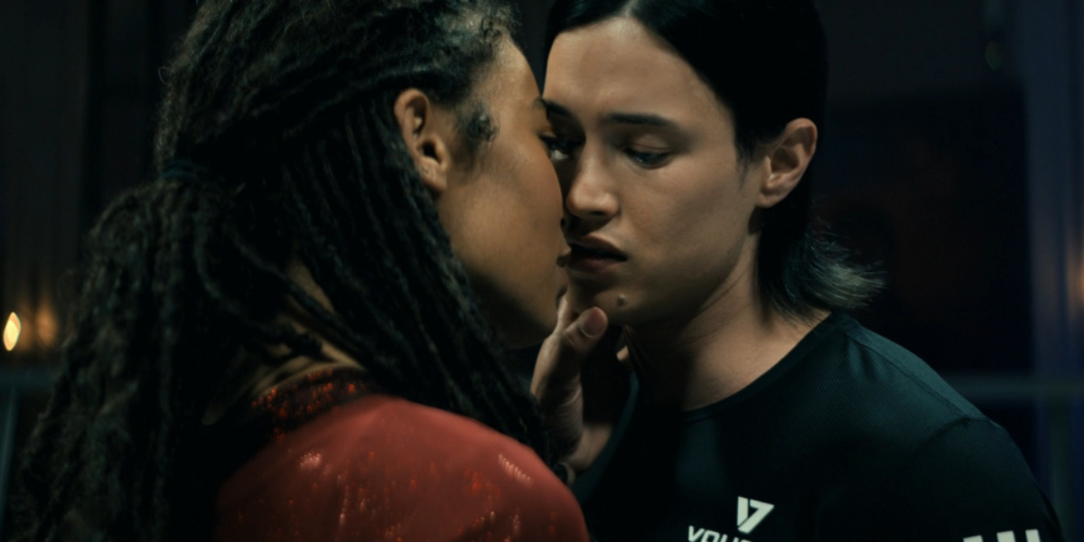 two characters in Gen V — Marie and Jordan — go in for a kiss